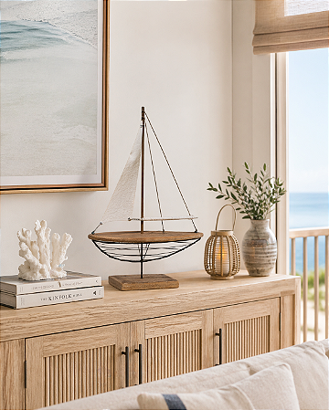 Enfeite Veleiro em Madeira e Metal 56x37x14 cm