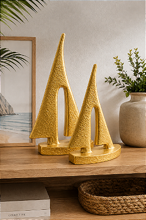 Enfeite Veleiro Dourado Médio em Cerâmica 22x15,5x7 cm