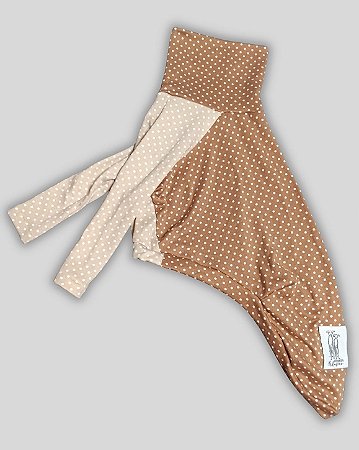 CACHARREL DE GALGO LUME MARROM E CREME POA BRANCO