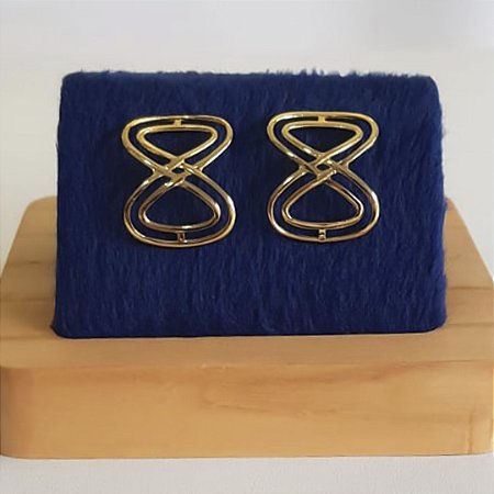 BRINCO OITO BANHADO OURO 18K