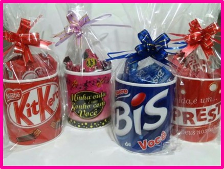 CANECA RECHEADA DE CHOCOLATES
