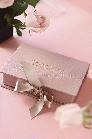 Caixa para fotos 10x15 fecho laço