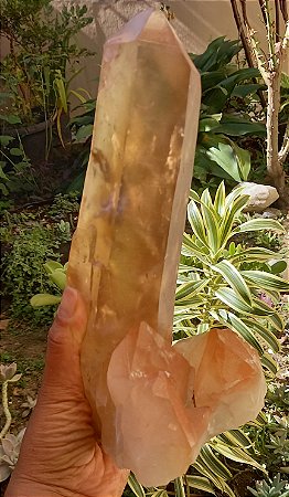Ponta de Cristal com Tom avermelhado