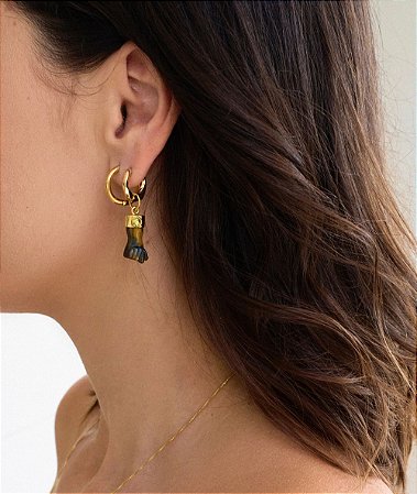 Figa em Olho de Tigre e Peridoto em prata com ouro 18K