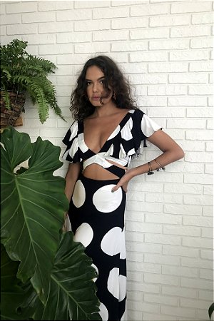 vestido preto com bola branca