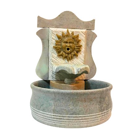 fonte de água de pedra sabão sol