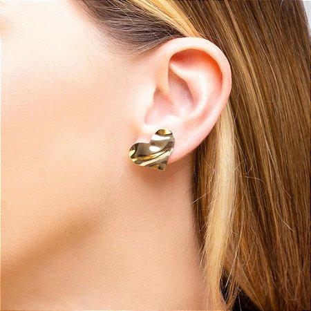 BRINCO DE CORAÇÃO MARTELADO NO BANHO OURO18K