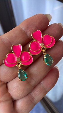 BRINCO ORQUÍDEA ESMALTADA PINK COM GOTA TURMALINA NO BANHO OURO18K