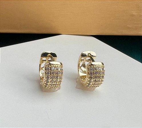 BRINCO ARGOLINHA CRAVEJADA ZIRCÔNIA CRISTAL NO BANHO OURO18K