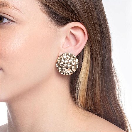 BRINCO ESFERA ORGANICA BANHO OURO18K