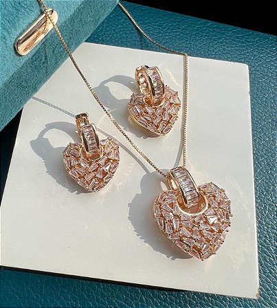 Conjunto coração todo navegado com zirconias cristal banhado à ouro18k
