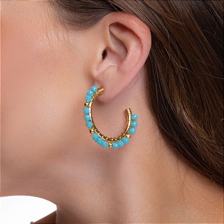 Brinco argola aberta com espinélios turquesa no banho ouro18k