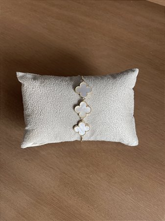 Pulseira três trevos madrepérola inspiração Van Cleef no banho ouro18k