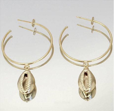 Brinco argola pêndulo concha no banho ouro18k