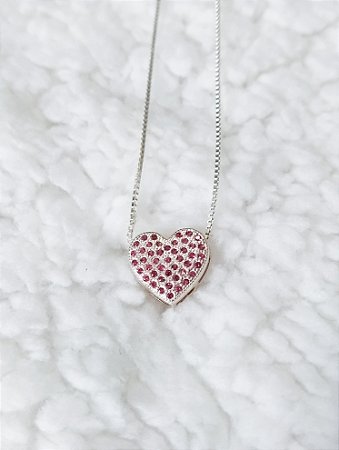 Colar de coração com pedras de zircônia rosa