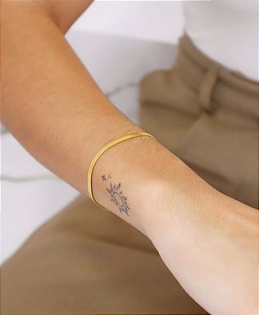 Pulseira Fita Veneziana Dourada – Minimalismo com Brilho