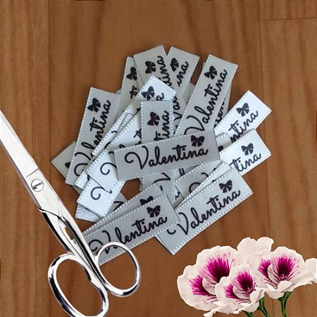 Kit 100 Etiquetas Personalizadas 1x3 cm (Cetim ou Gorgurão)