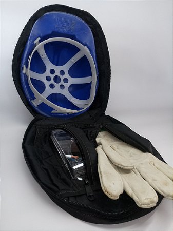 Porta capacete, óculos e luvas