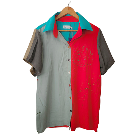 Camisa com bordado (tam. G)