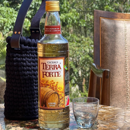 Cachaça Premiada Organica Terra Forte 700ml - Carvalho