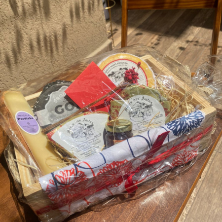 Cesta Mineira de Queijos Especiais
