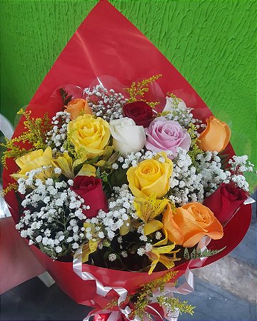 Buquê Tradicional de 12 Rosas Variadas