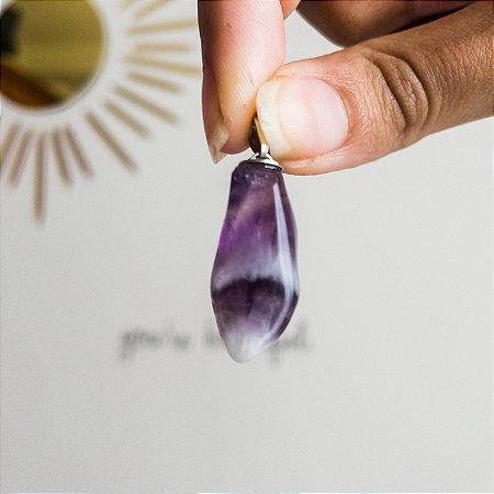 Pingente Ametista Chevron (cacoxenita) rolada - Pedra da Consciência Espiritual