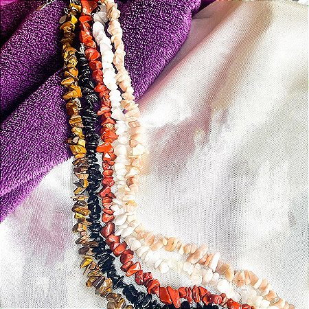 Chokers pedras naturais - cascalho - dourado