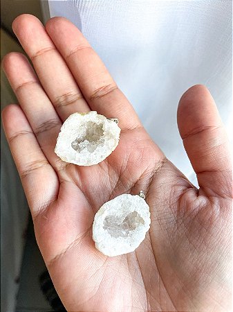 Pingente de Geodo de Ágata: O Cristal Guardião da Harmonia