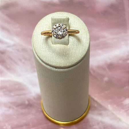 Anel solitário redondo