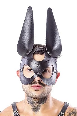MÁSCARA COELHO MASCULINO EM COURO SINTETICO