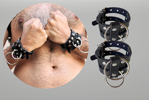 PAR DE BRACELETE EM COURO SINTÉTICO DETALHE EM METAL
