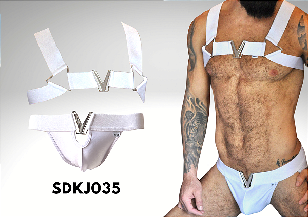 CONJUNTO CUECA EM COURO SINTÉTICO E HARNESS DETALHE EM METAL
