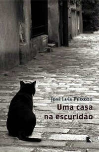 UMA CASA NA ESCURIDÃO