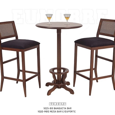 Conjunto mesa bar em banquetas em madeira