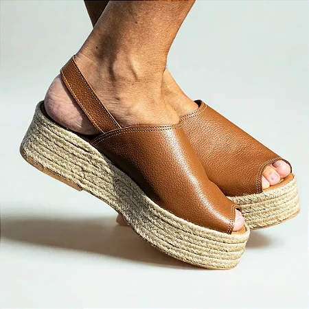 Flatform Feminina em Couro Caramelo e Juta Natural