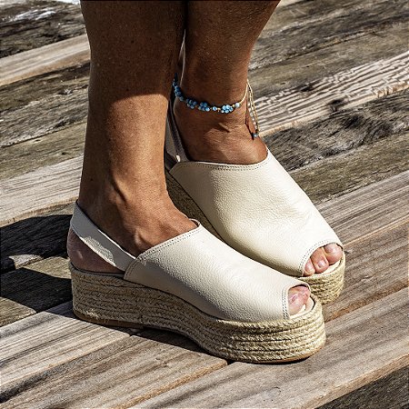 Sandália Flatform Girardis em Couro Off-White