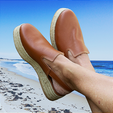 Sandália Cora em couro caramelo