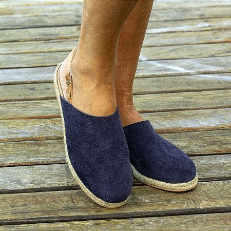 Sandália em camurção azul marinho e juta natural
