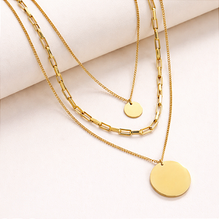 Colar Triplo Aura Medalhas – Mix de Correntes Banhado a Ouro