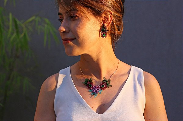 CONJUNTO COLAR ORQUÍDEAS P TECIDO NO CROCHÊ EM METAL HELIANA LAGES