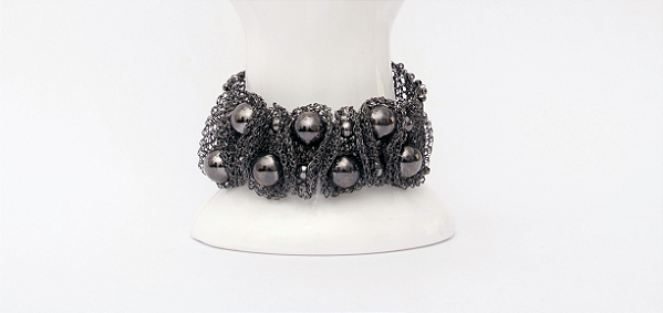 PULSEIRA DE METAIS TECIDO NO CROCHÊ EM METAL HELIANA LAGES