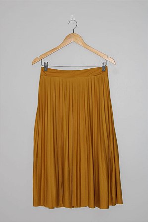 saia amarela plissada