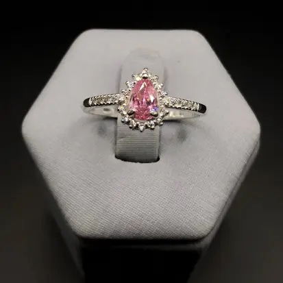 Anel com Gota Rosa com Zircônias Brancas Cravejadas A143 (Prata 925)