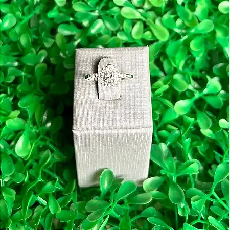 Anel com Pedra Gota Branca com Zircônias Brancas Cravejadas A146 (Prata 925)