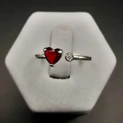 Anel com Zirconia e Coração Vermelho Regulavel A148 (Prata 925)