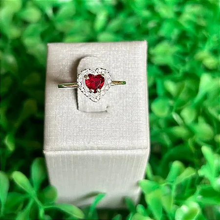 Anel com pedra coração vermelho com zircônias ao redor A163 (Prata 925)