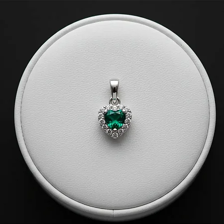 CORAÇÃO VERDE COM ZIRC. AO REDOR - P104 ( Prata 925 )