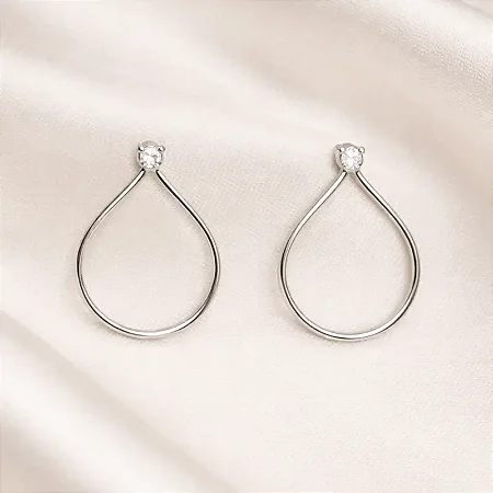 Argola gota com zircônia B107 ( Prata 925 )