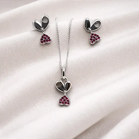 Conjunto brinco + colar coração duplo pendurado e zircônias pink cravejadas no coração menor CJ079 (prata 925)